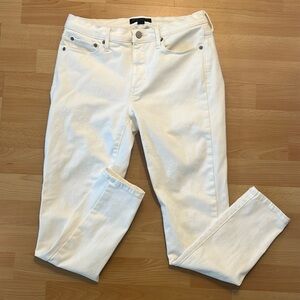 Banana Republic sculpt skinny white jeans. Worn 2 times. Size 28/6 petite EUC